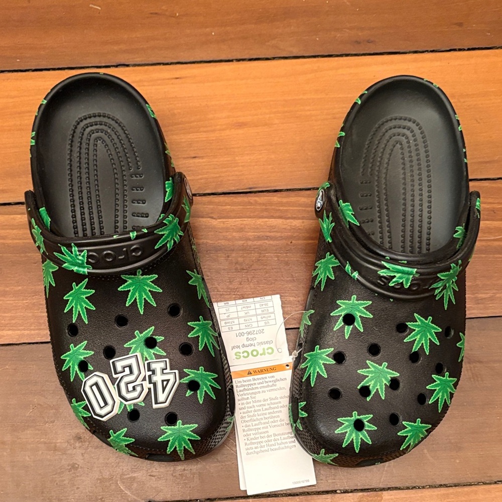 CROCS Black and Green Leaf Pattern Slippers